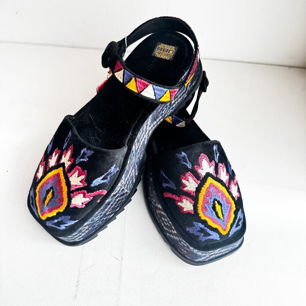 Farm Rio Embroidered Floral Platform Sandals 11